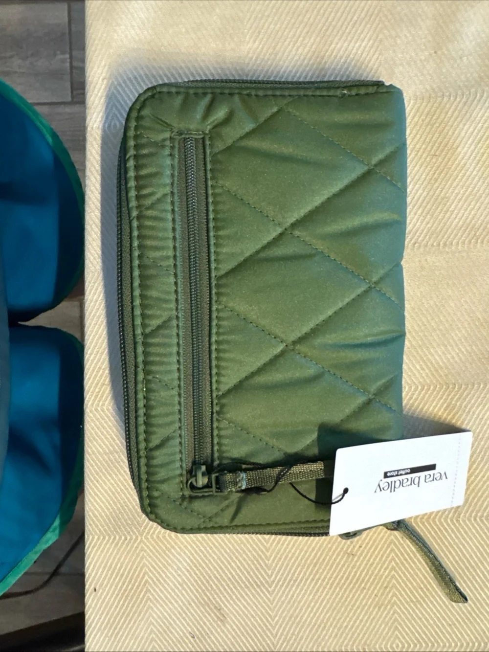 Quilted Green essential tab wallet - Picture 6 of 7